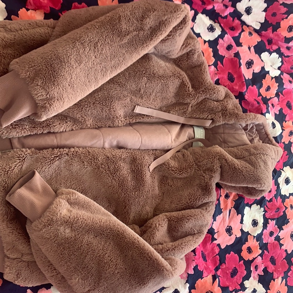 Athleta Puffy sweatshirt / jacket